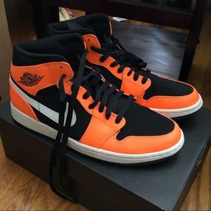 Nike Jordan 1 mMid - Cone Orange - size 10